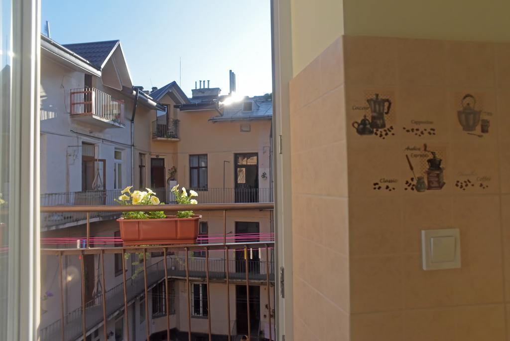 Apartment On Voloshyna Lviv Eksteriør billede